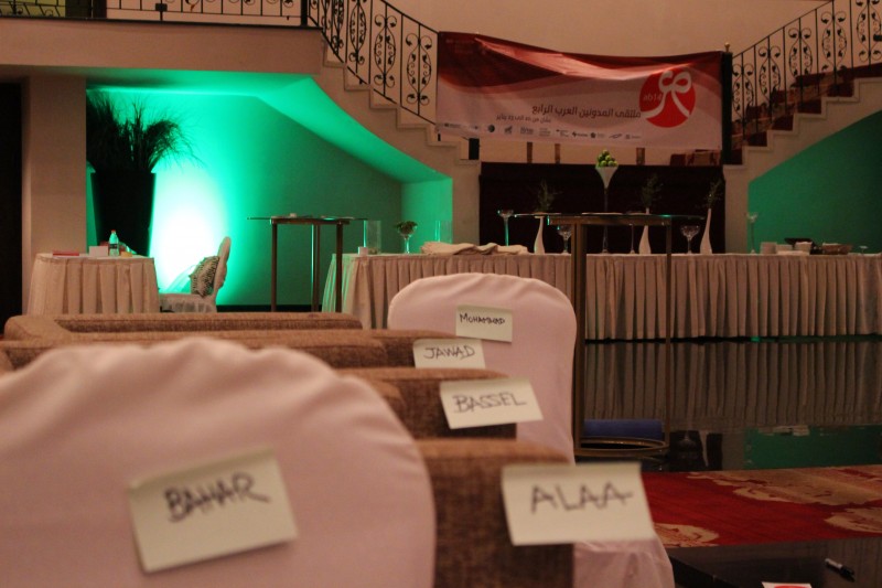 أسماء الغائبين من المدونين العرب على الكراسي المخصصة لهم والتي بقيت فارغة - سورة، هشام المرآة