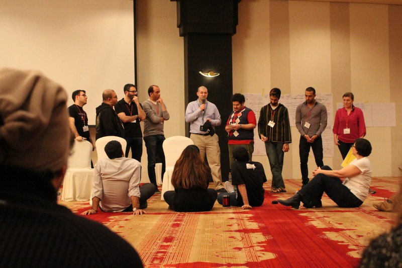 المدونون خلال نقاشات بعد الظهر - سورة، هشام المرآة
